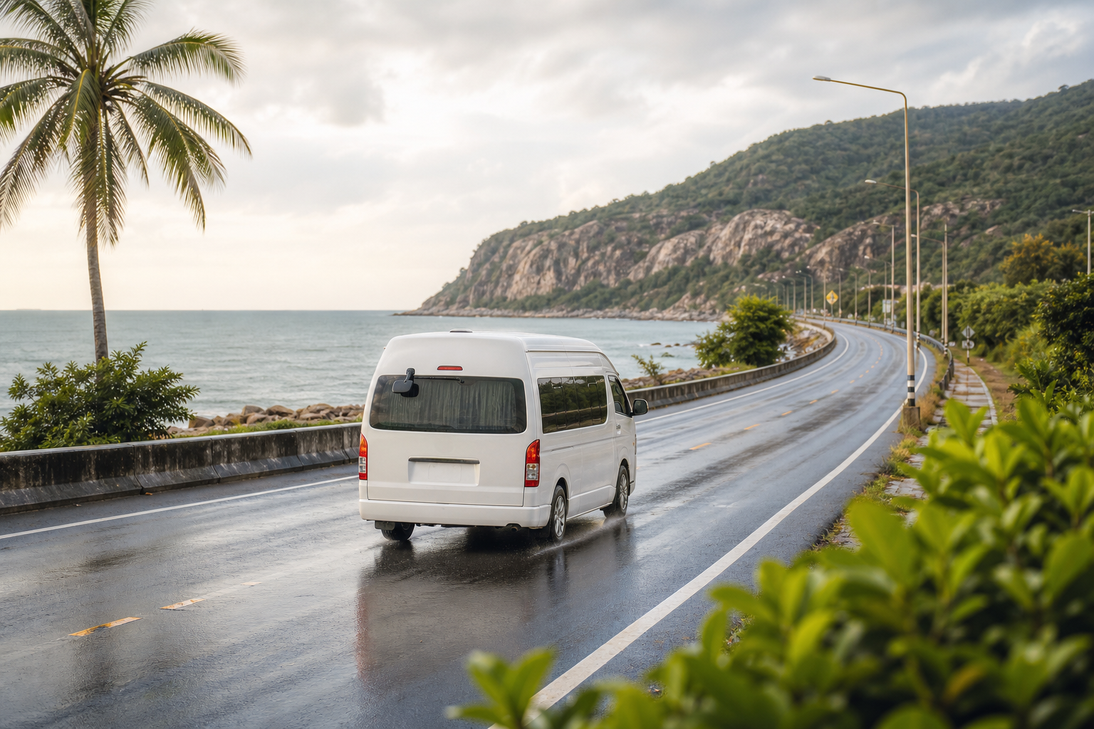 Bangkok to Hua Hin in rainy season: a private van plan with easy coastal stops.