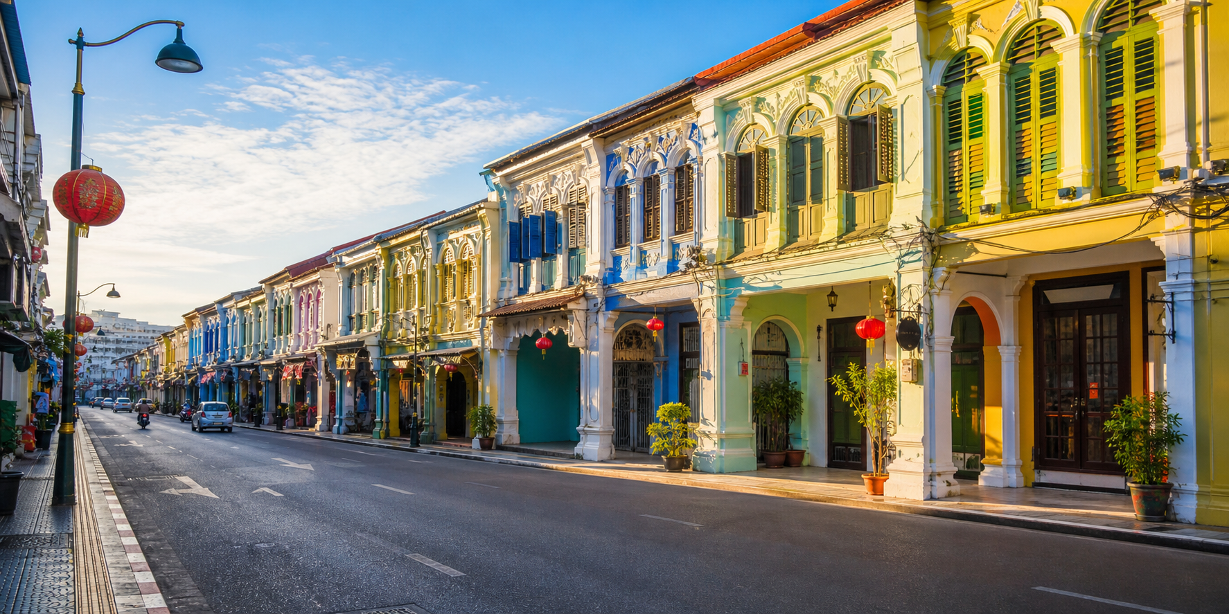 How to connect Phuket Old Town and coastal viewpoints without rushing.